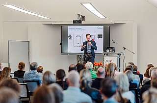 Prof. Dr. Johannßen bei seinem Vortrag über Künstliche Intelligenz