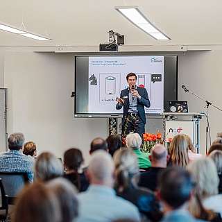 Prof. Dr. Johannßen bei seinem Vortrag über Künstliche Intelligenz