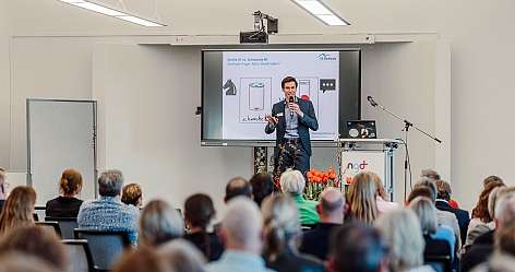 Prof. Dr. Johannßen bei seinem Vortrag über Künstliche Intelligenz